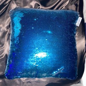 Sequin decoration pillow